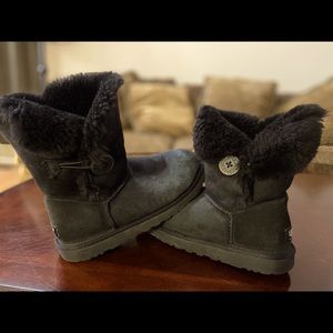 Ugg’s Sz 7